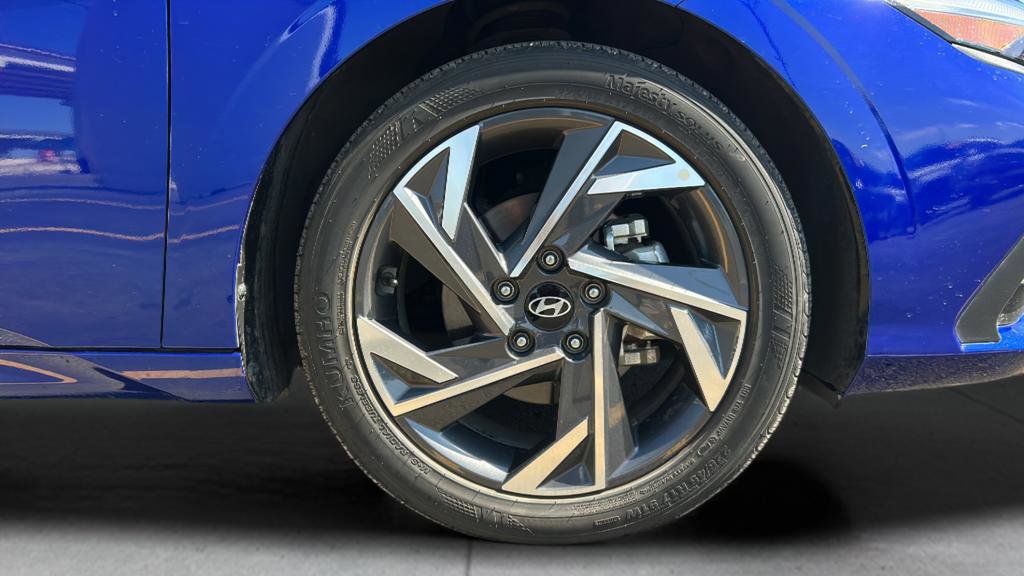 Certified 2025 Hyundai Elantra Sport image 29
