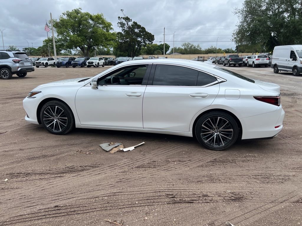 Used 2024 Lexus ES 350 w/ Premium Package image 8