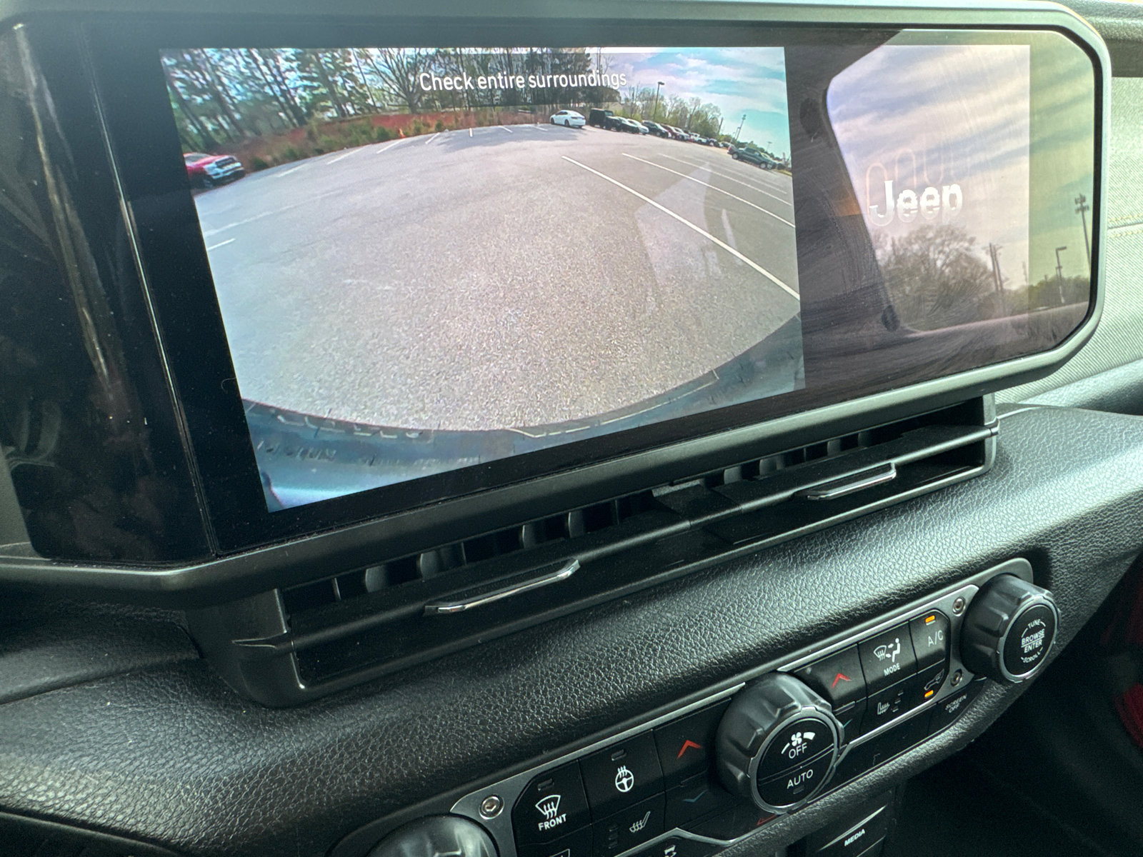 Used 2025 Jeep Wrangler Sport S image 28