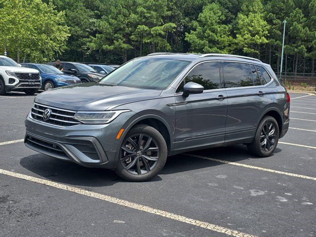 Used 2024 Volkswagen Tiguan SE FWD image 1