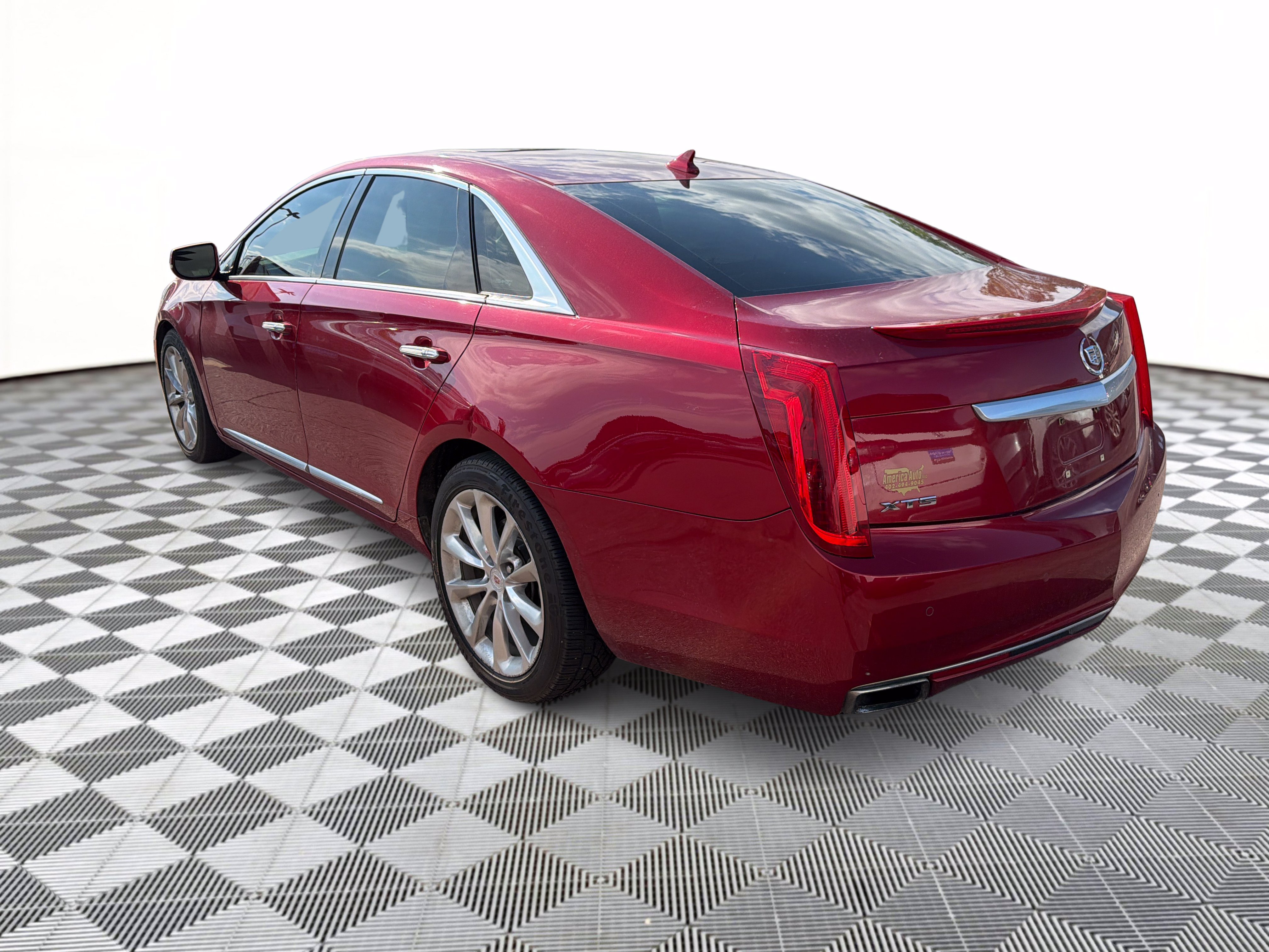Used 2013 Cadillac XTS Premium w/ Driver Assist Package FWD image 3