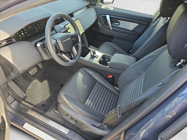 New 2025 Land Rover Discovery Sport Dynamic SE image 17