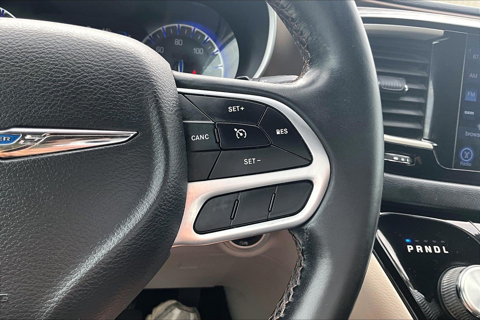 Used 2017 Chrysler Pacifica Touring-L FWD image 23