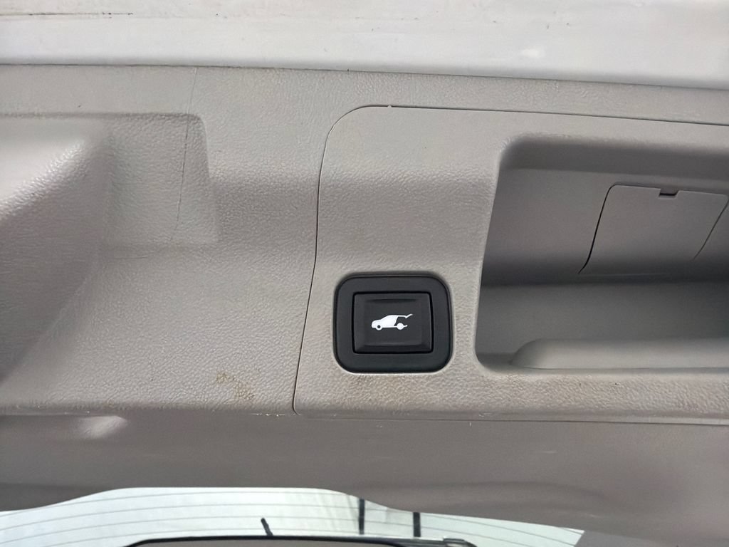 Used 2017 GMC Acadia SLT w/ LPO, Cargo Package FWD image 21
