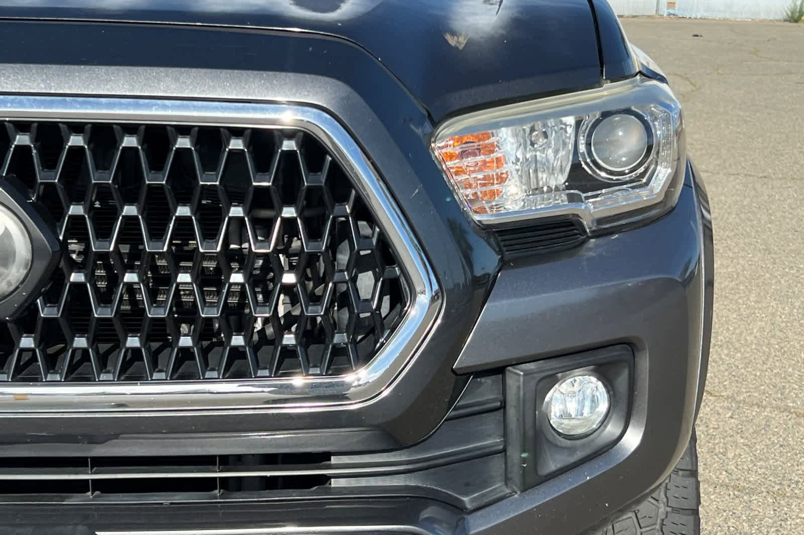 Used 2018 Toyota Tacoma TRD Sport w/ Technology Package AWD/4WD image 11