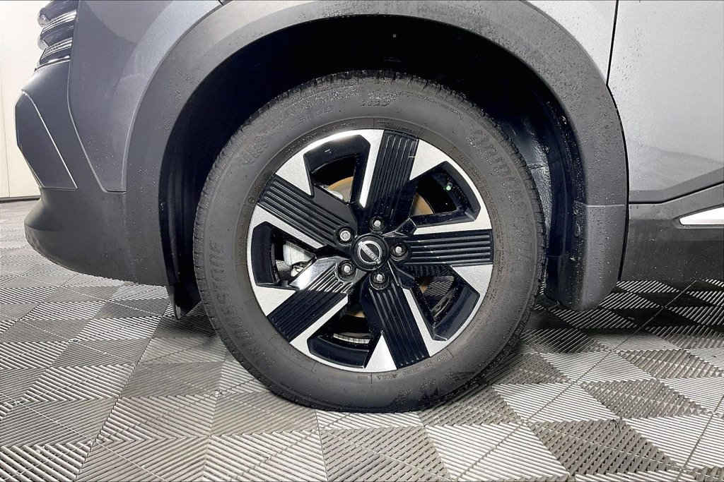Certified 2025 Nissan Kicks SV w/ SV Premium Package AWD/4WD image 10