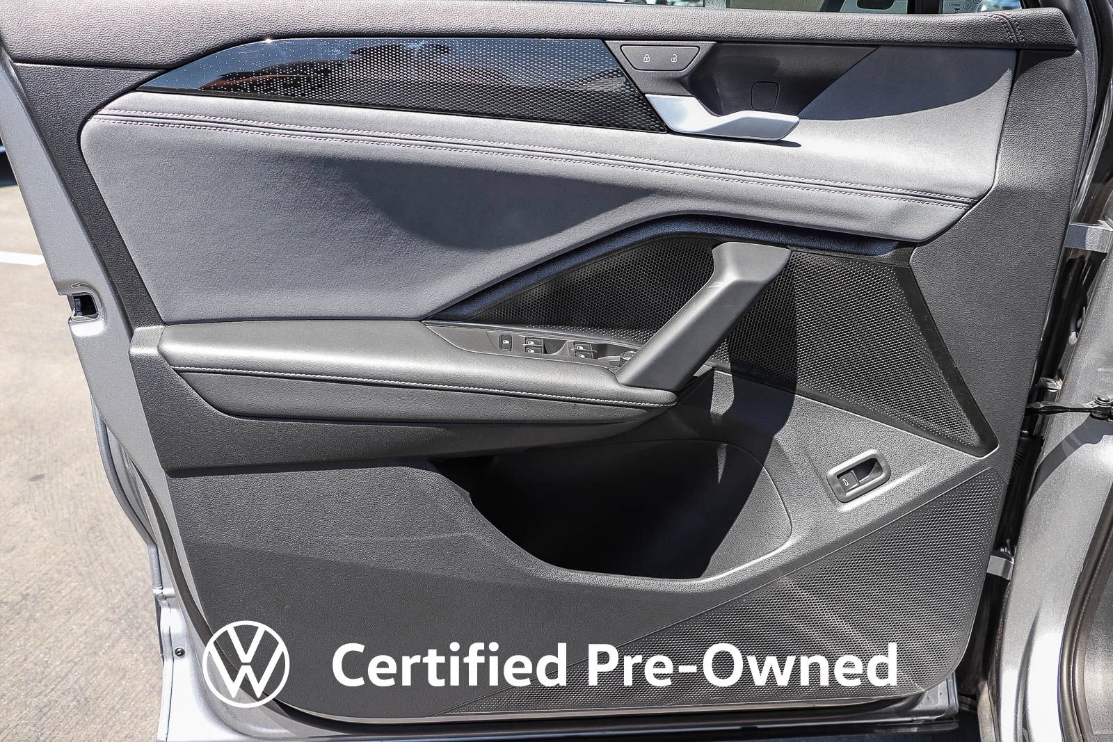 Used 2026 Volkswagen Tiguan SE FWD image 23