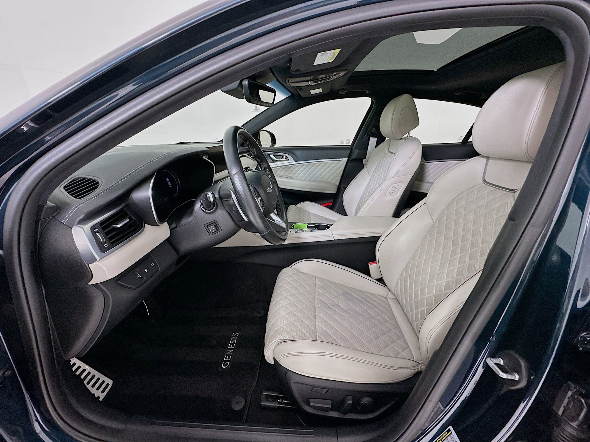 Used 2022 Genesis G70 3.3T w/ Sport Prestige Package image 23
