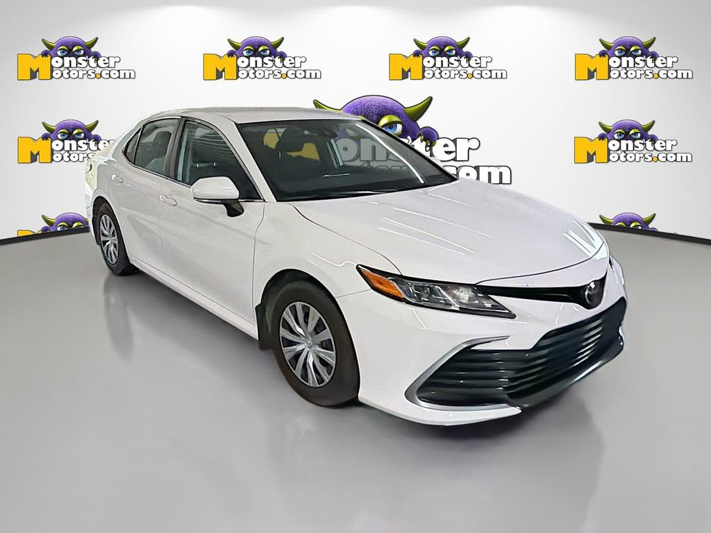 Used 2022 Toyota Camry LE FWD image 3