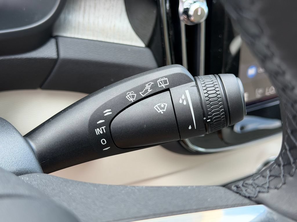 New 2026 Volvo XC40 B5 Plus w/ Climate Package AWD/4WD image 30