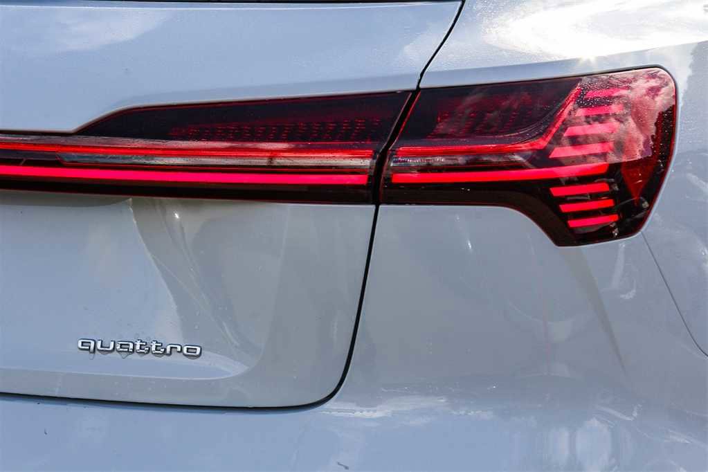 Used 2022 Audi e-tron Premium w/ Convenience Plus Package image 11