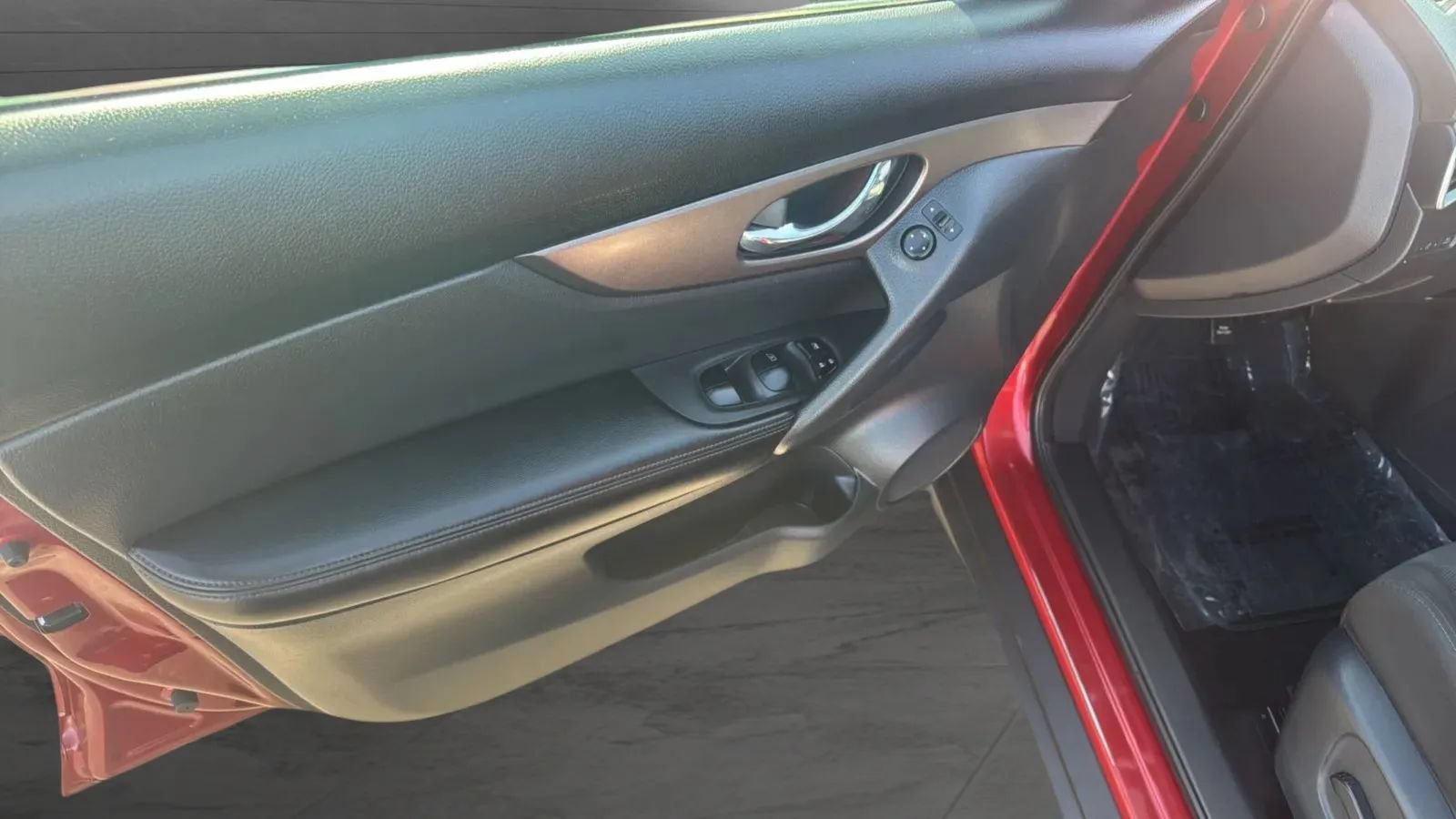 Used 2016 Nissan Rogue SV FWD image 22