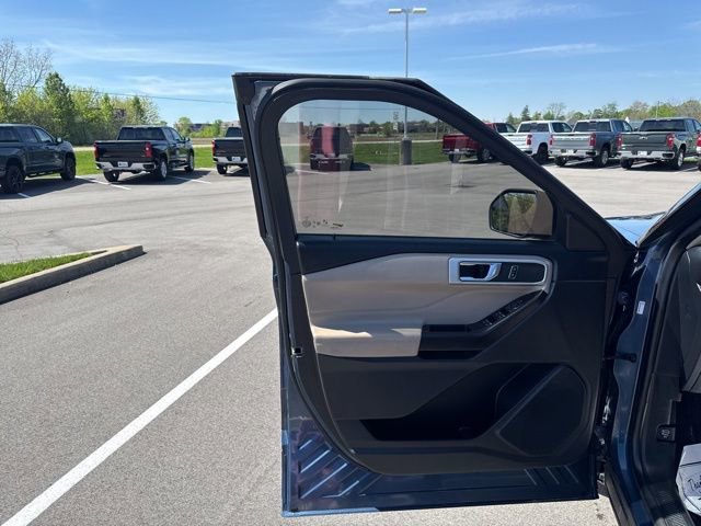 Used 2020 Ford Explorer XLT w/ Equipment Group 202A image 13