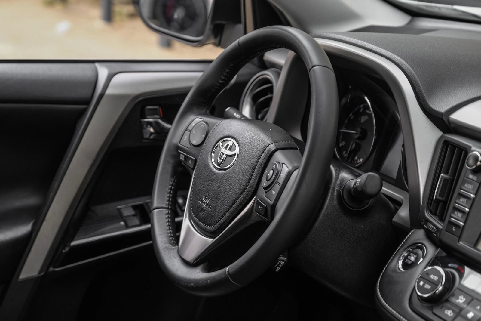 Used 2017 Toyota RAV4 Limited FWD image 16