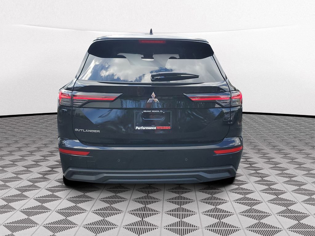 New 2026 Mitsubishi Outlander ES image 5