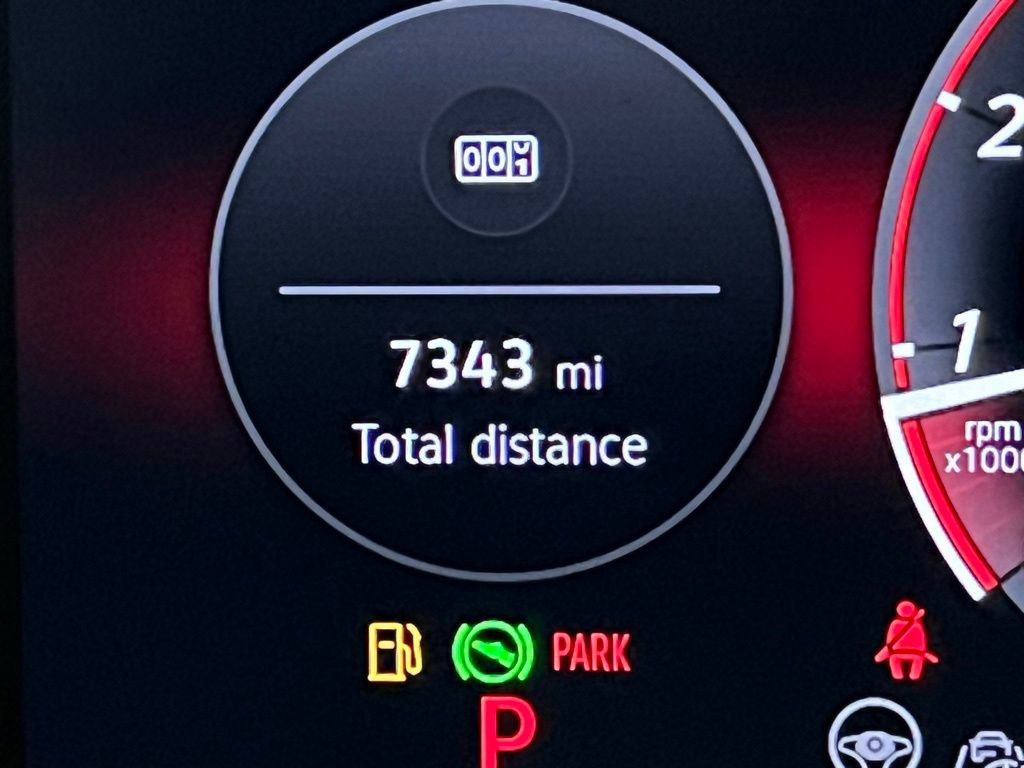 Certified 2025 Volkswagen Tiguan SEL R-Line image 25