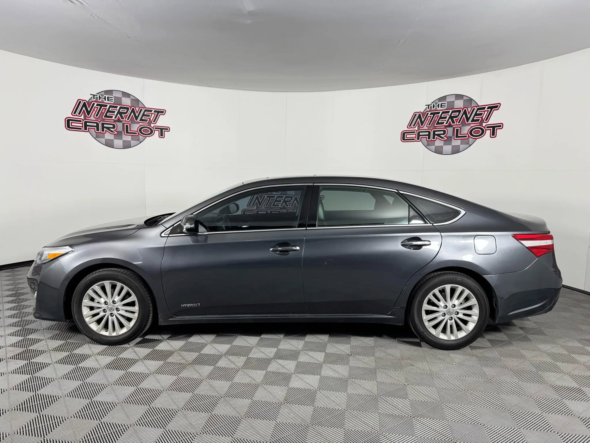 Used 2013 Toyota Avalon Limited image 4