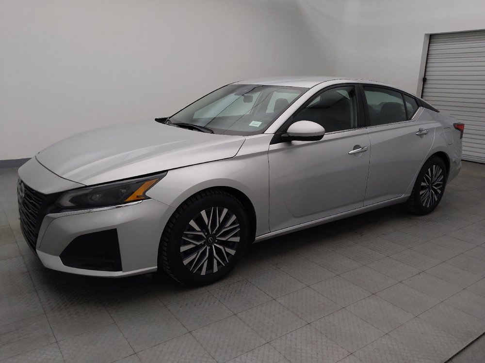Used 2023 Nissan Altima 2.5 SV image 2