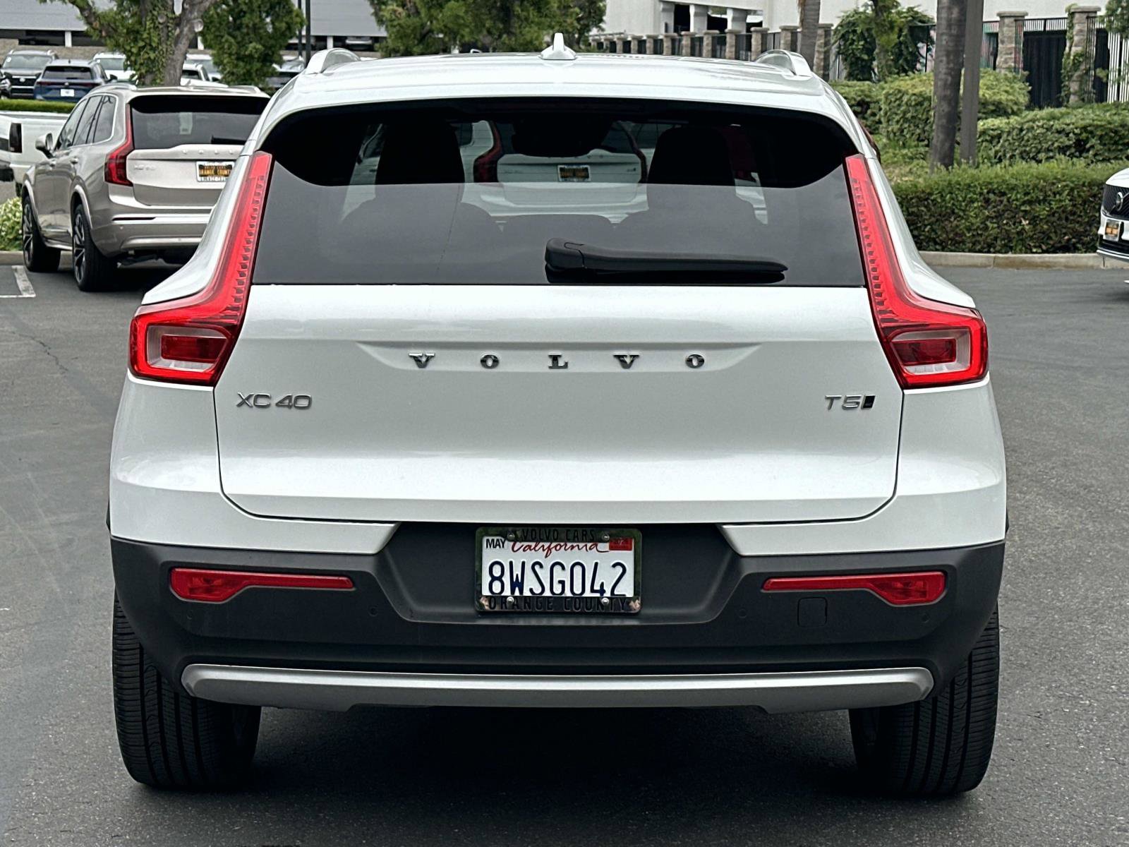 Certified 2021 Volvo XC40 T5 Momentum w/ Premium Package image 5