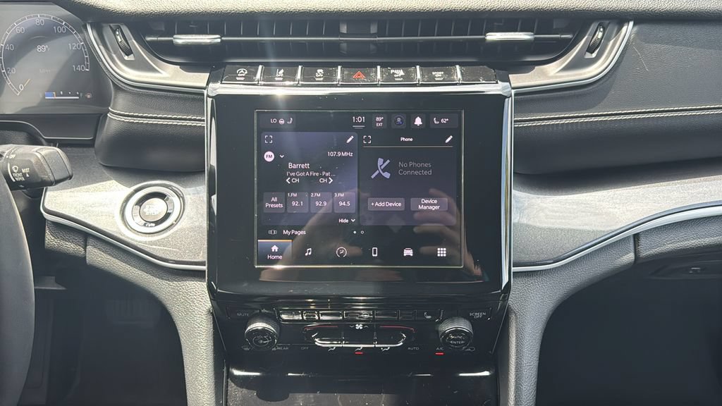 Used 2023 Jeep Grand Cherokee Altitude AWD/4WD image 18