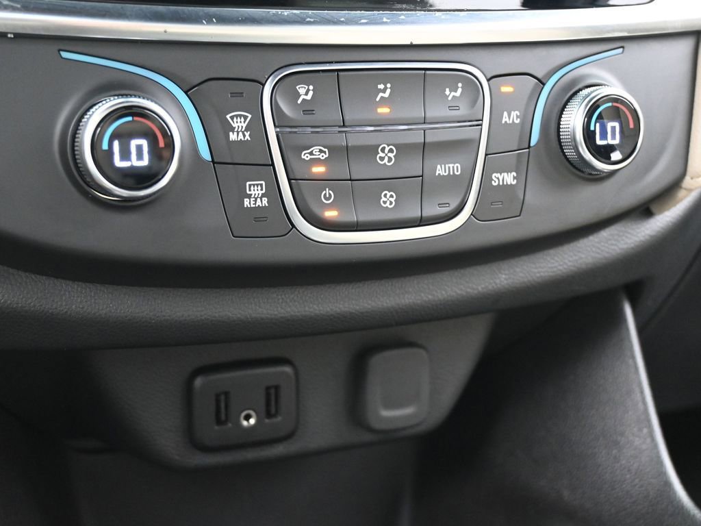 Used 2023 Chevrolet Traverse LS image 22