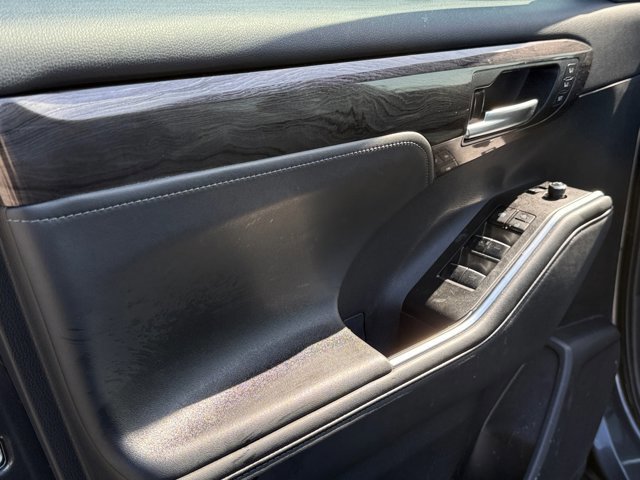 Used 2025 Toyota Highlander Platinum image 34
