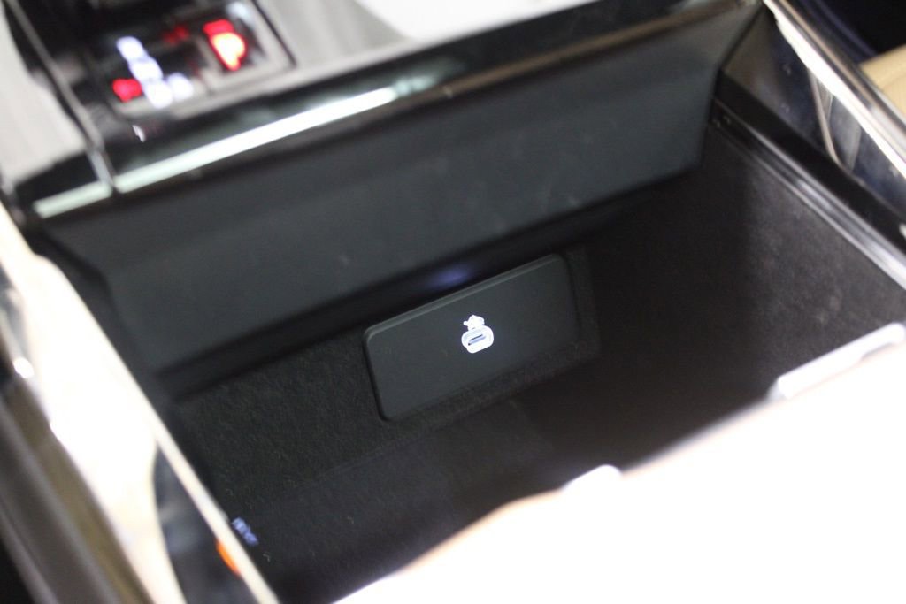 Used 2025 Land Rover Range Rover Sport SE image 35