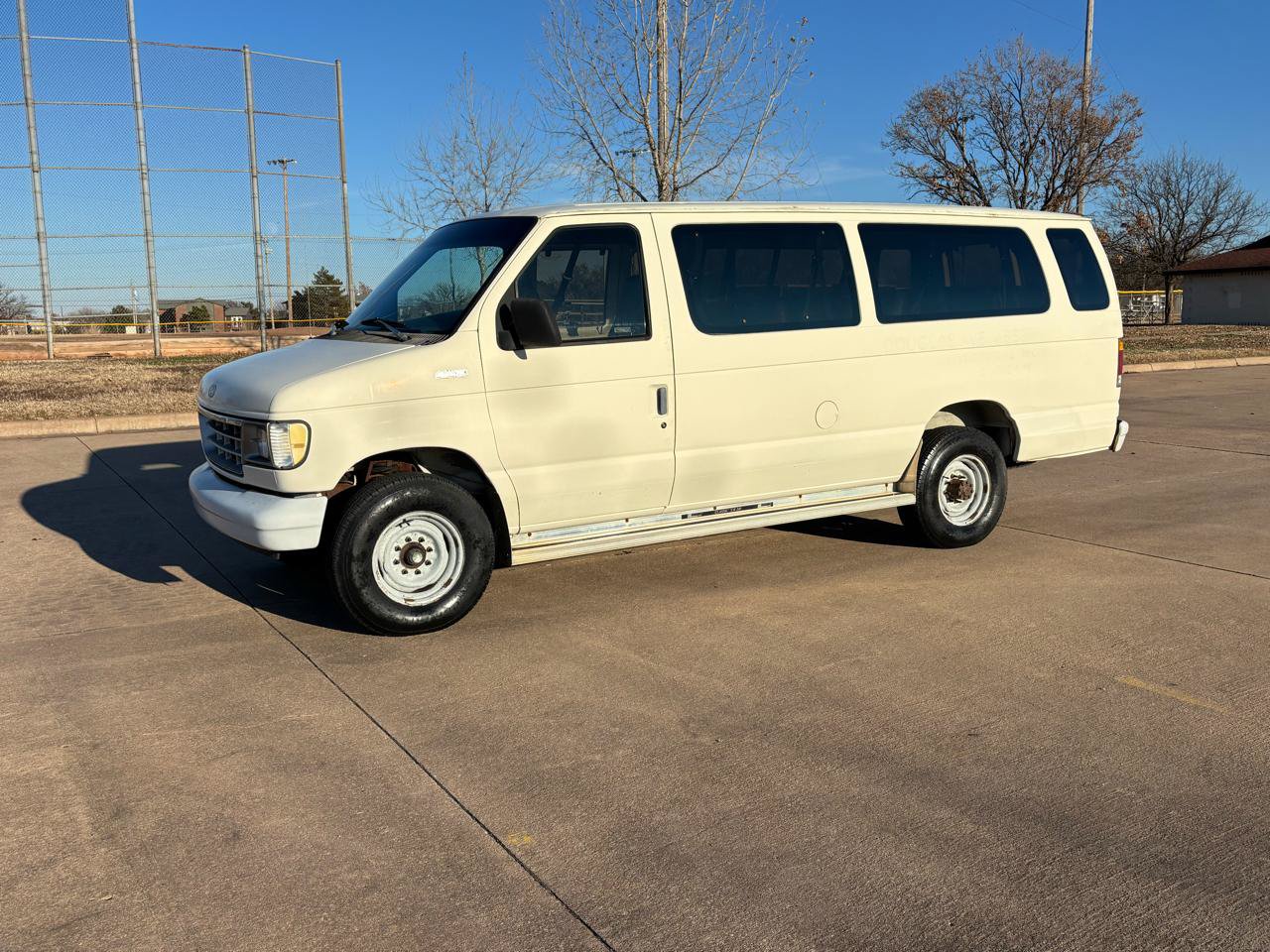 Used 1993 Ford E-350 and Econoline 350 XLT RWD image 2