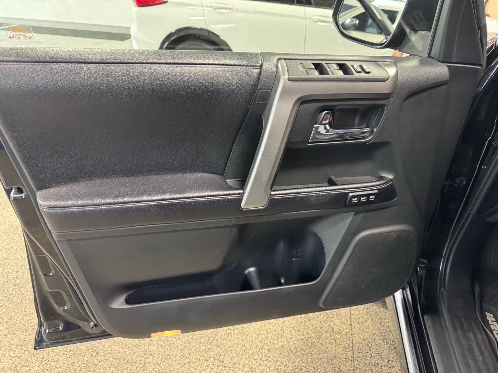 Used 2017 Toyota 4Runner Limited AWD/4WD image 15
