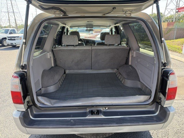 Used 2000 Toyota 4Runner SR5 RWD image 13