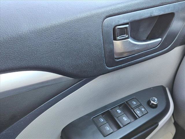 Used 2019 Toyota Highlander XLE AWD/4WD image 6