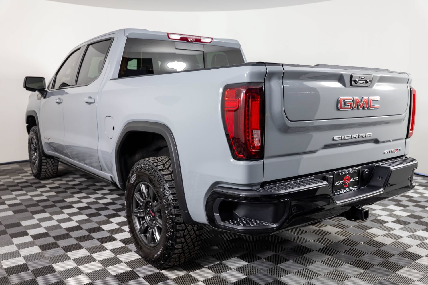 Used 2025 GMC Sierra 1500 AT4X AWD/4WD image 4