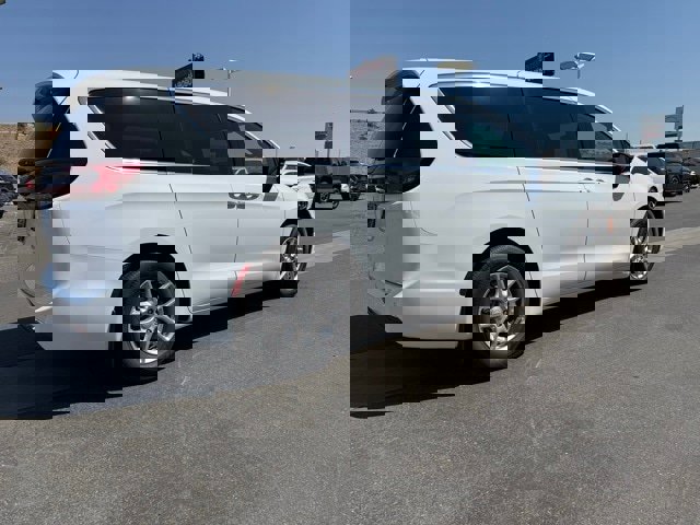 New 2026 Chrysler Pacifica Select image 6