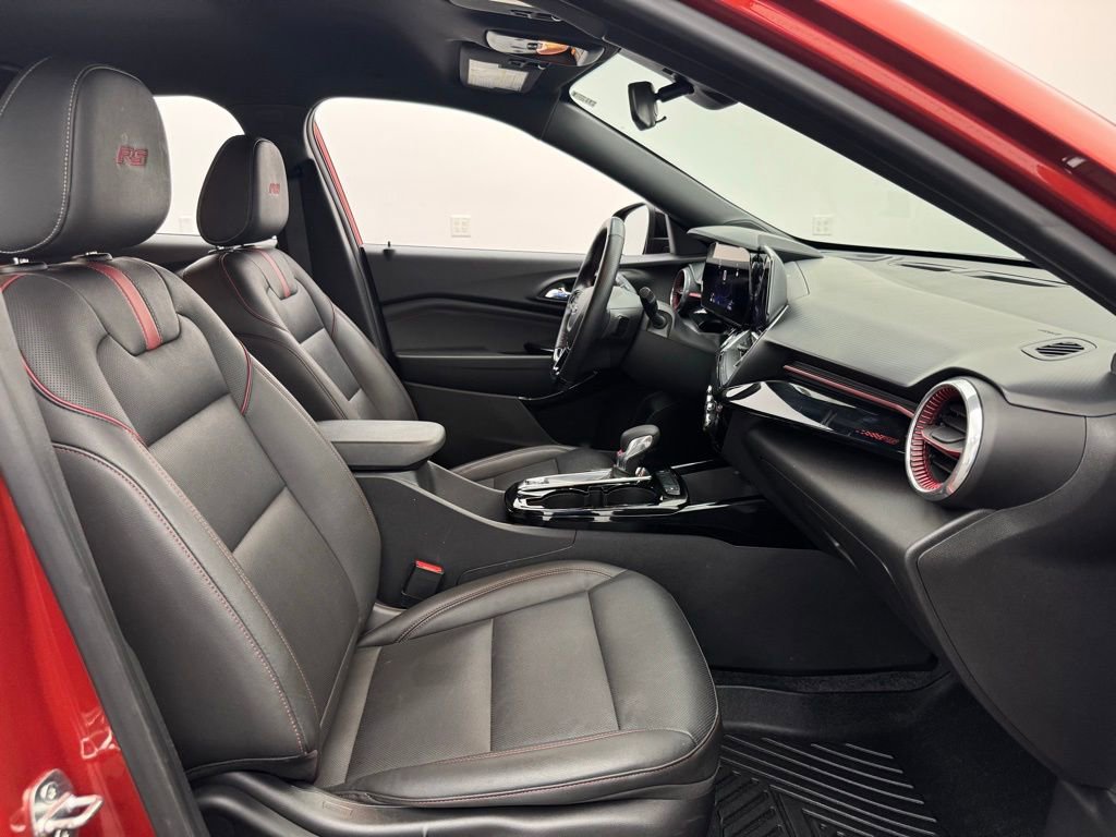 Used 2024 Chevrolet Trax RS w/ Driver Confidence Package image 32