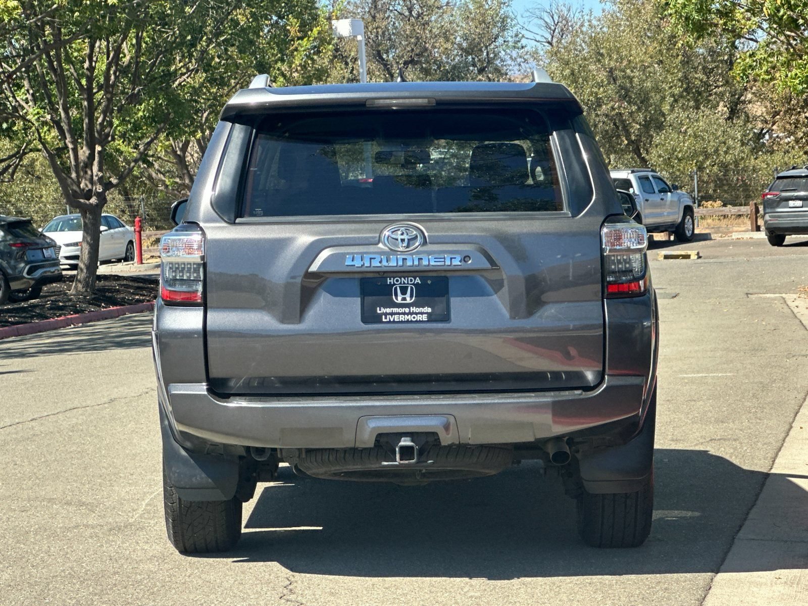 Used 2018 Toyota 4Runner SR5 AWD/4WD image 5