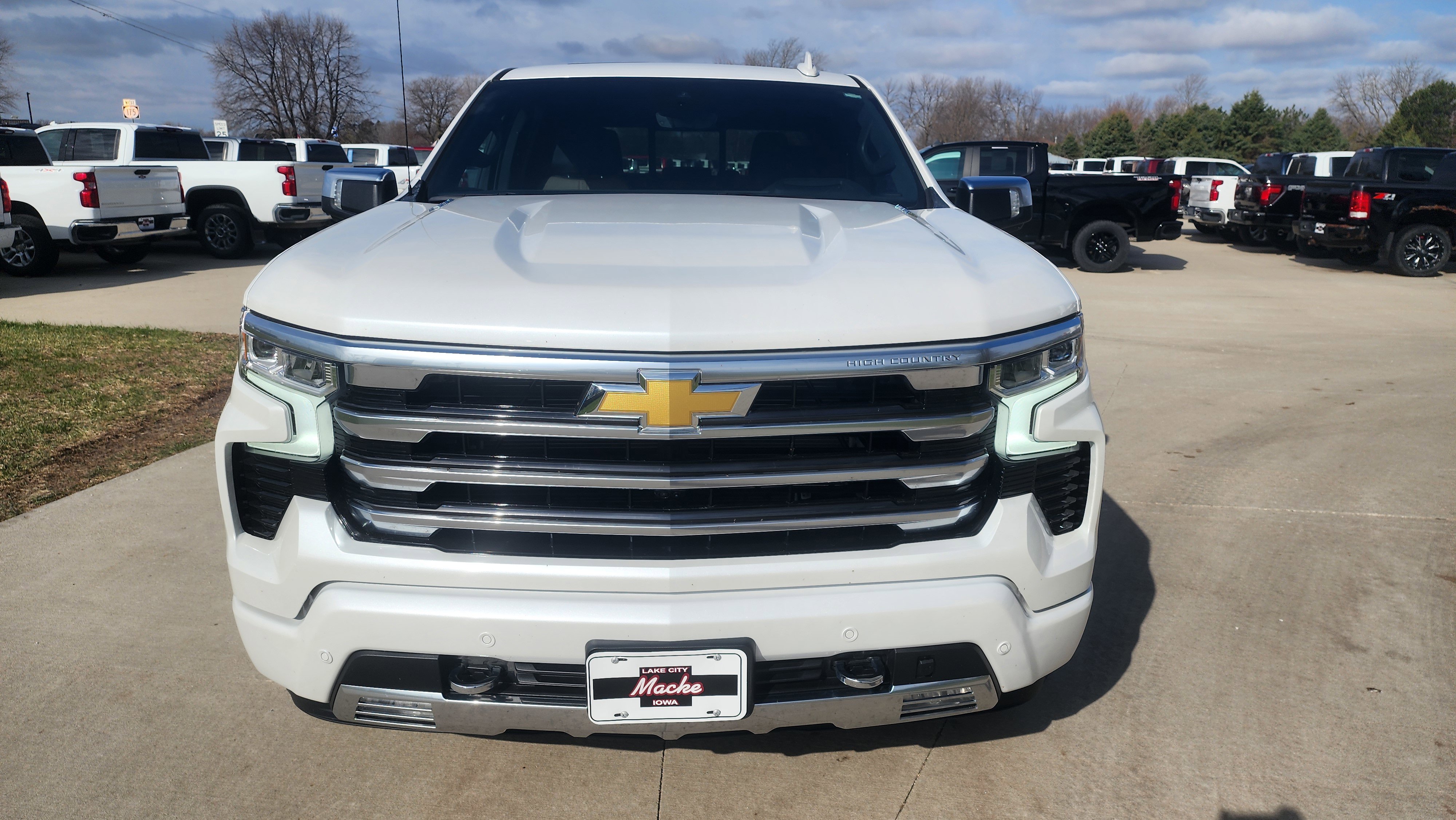 Used 2025 Chevrolet Silverado 1500 High Country image 2