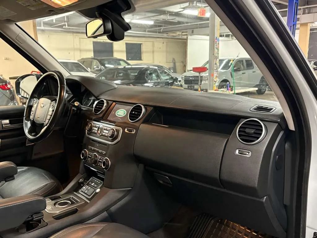 Used 2016 Land Rover LR4 HSE LUX AWD/4WD image 21