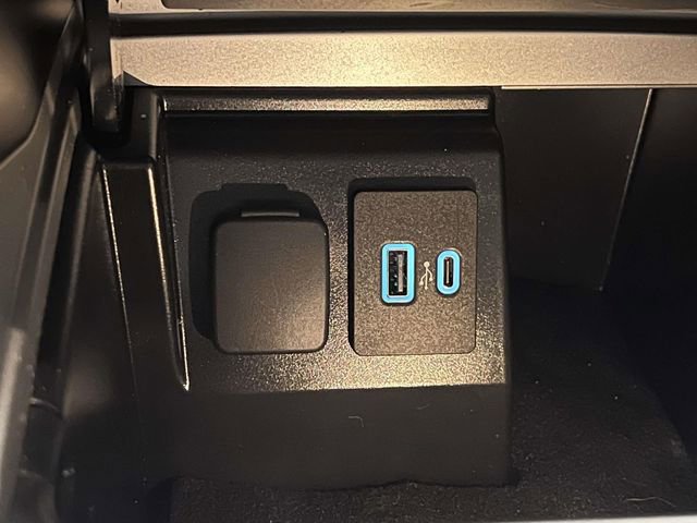 Used 2023 Ford Explorer XLT w/ Equipment Group 202A image 27