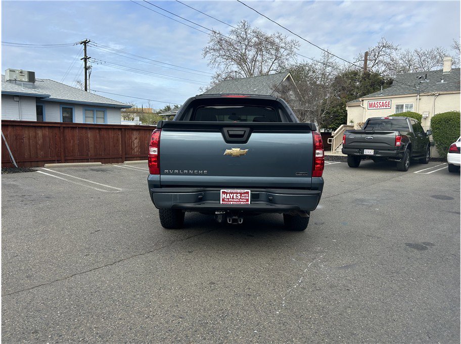 Used 2011 Chevrolet Avalanche LS image 4
