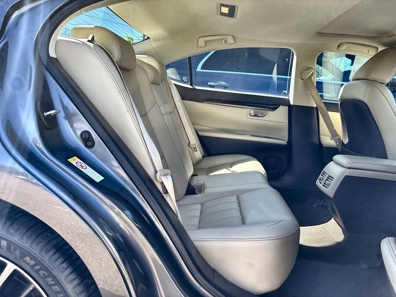 Used 2018 Lexus ES 350 w/ Luxury Package w/Wood Trim image 18