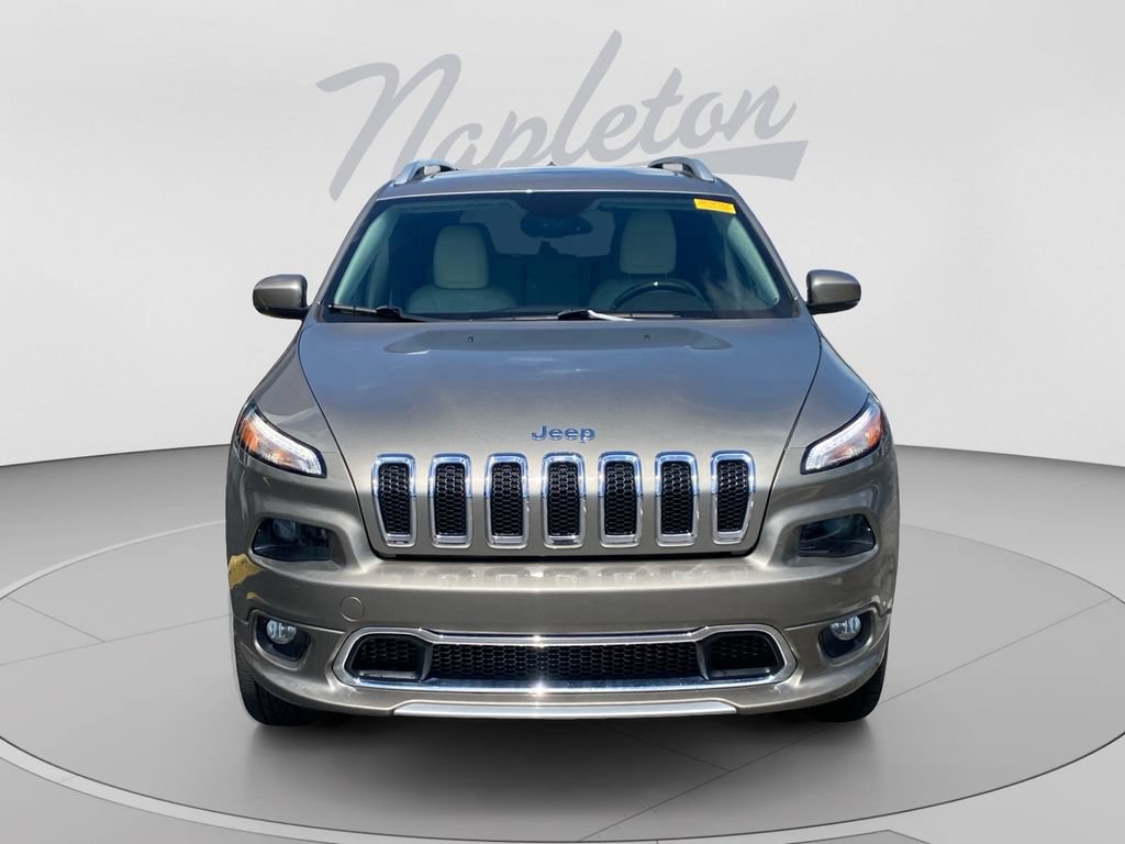 Used 2017 Jeep Cherokee Overland AWD/4WD image 2