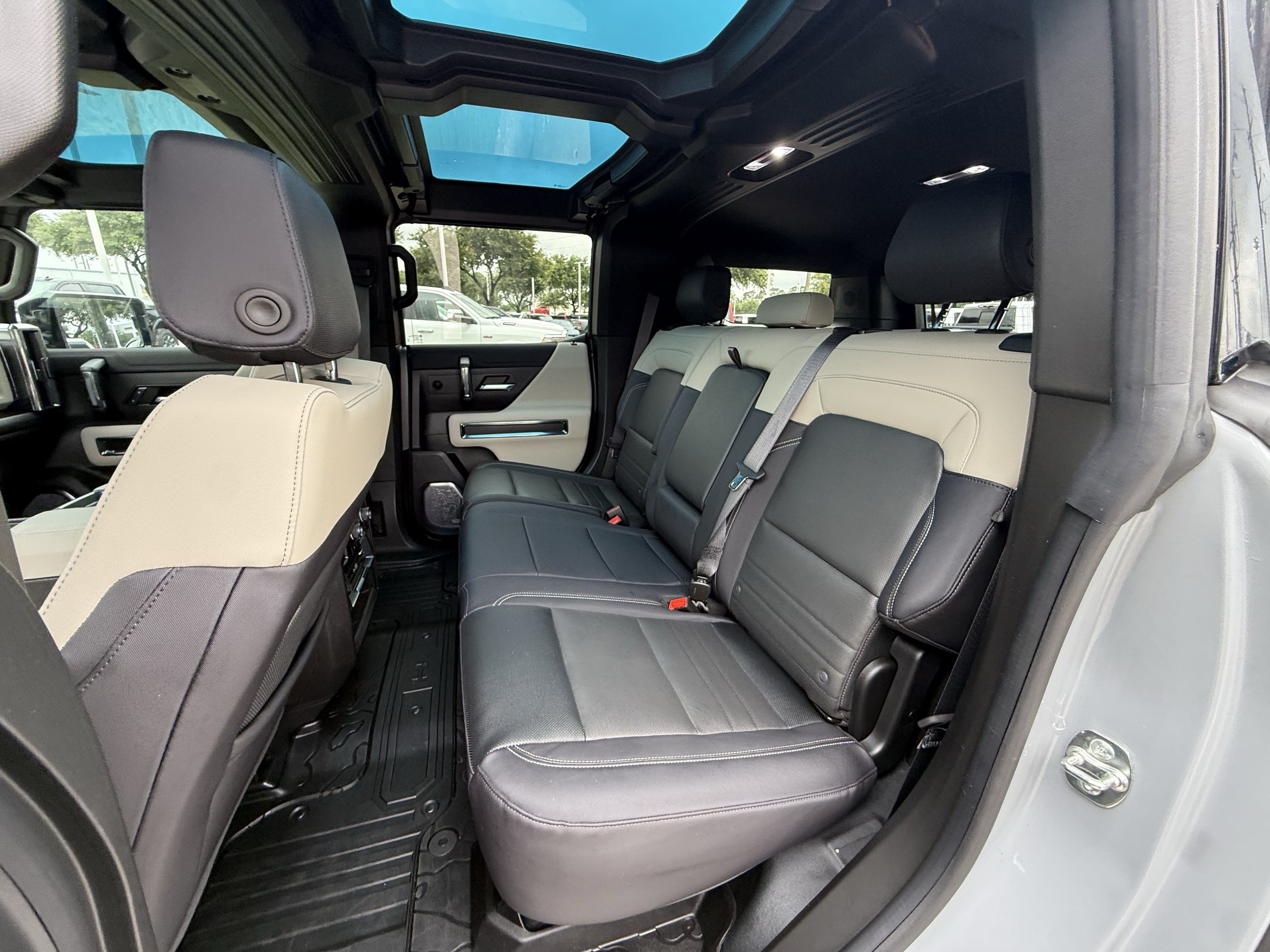 Used 2026 GMC Hummer EV SUV w/ LPO, Dark Essentials Package AWD/4WD image 31