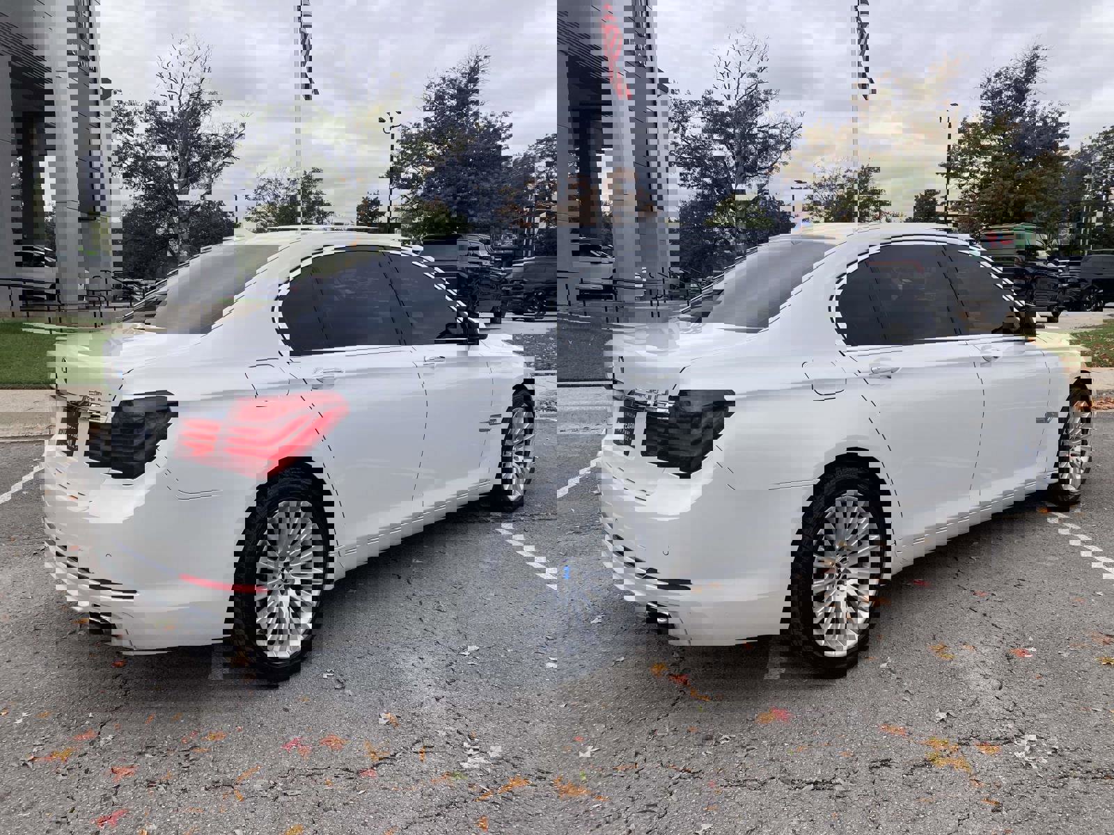 Used 2013 BMW 750Li image 3