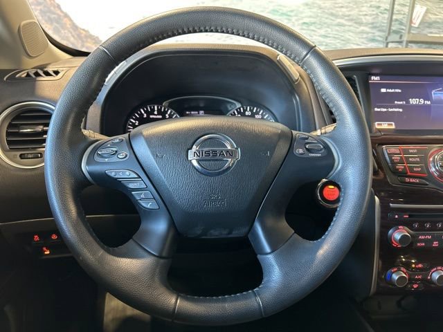 Used 2016 Nissan Pathfinder Platinum image 13