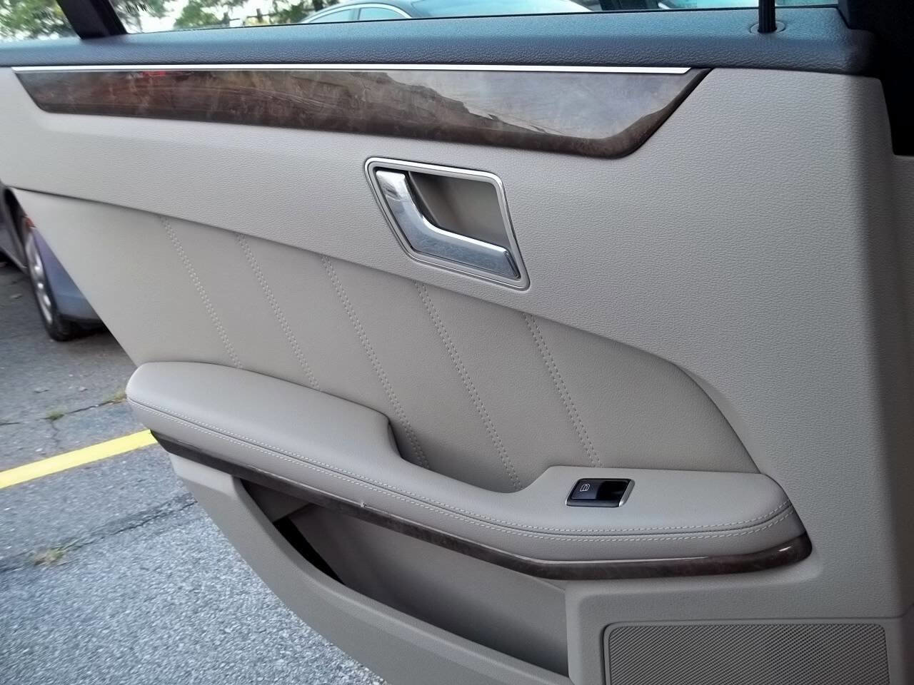 Used 2011 Mercedes-Benz E 350 4MATIC Sedan image 12