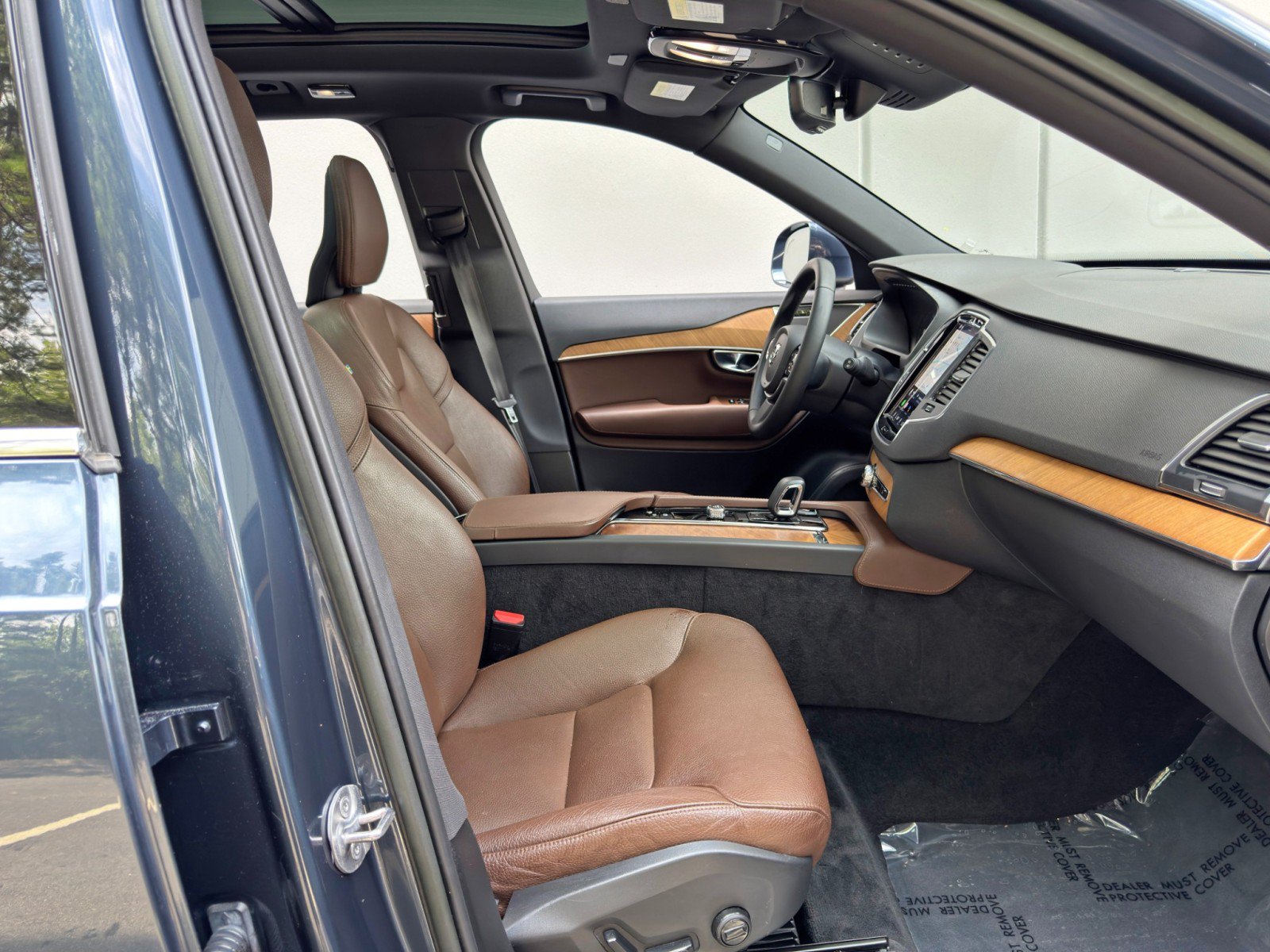 Used 2023 Volvo XC90 T8 Core AWD/4WD image 16