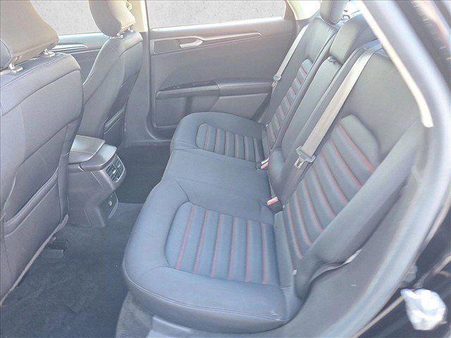 Used 2016 Ford Fusion SE w/ Equipment Group 201A FWD image 18
