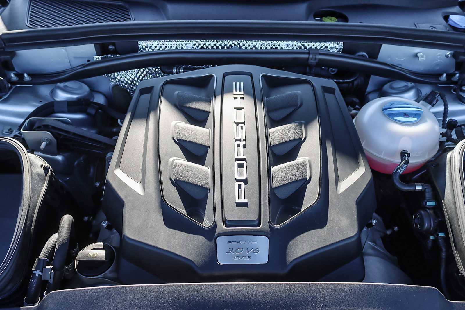 Used 2018 Porsche Macan GTS image 25
