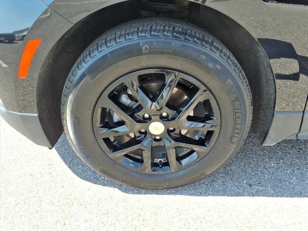 Used 2023 Chevrolet Equinox LT w/ Driver Convenience Package FWD image 11