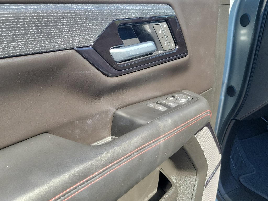 Certified 2025 GMC Yukon XL AT4 Ultimate AWD/4WD image 23